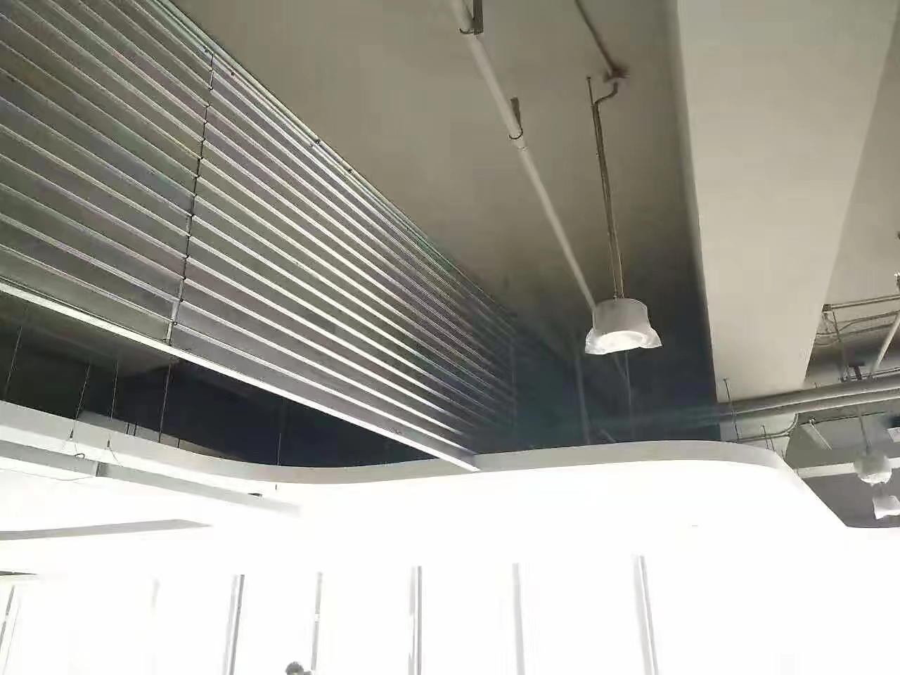 擋煙垂壁有幾種材質(zhì)？各自的特點(diǎn)是什么？(圖8)